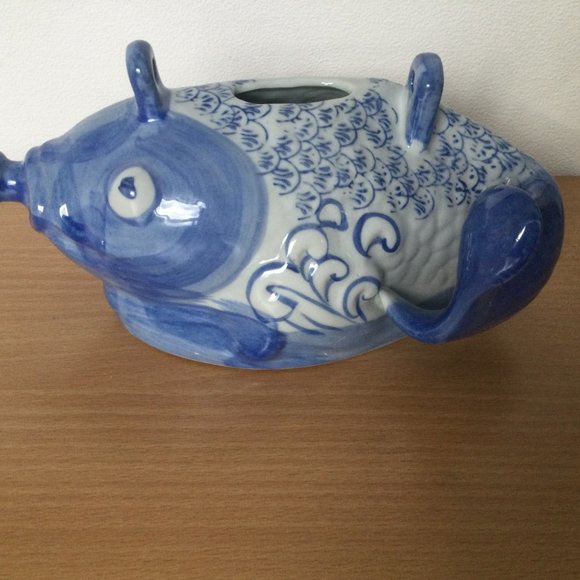 Vintage Chinese blue & white porcelain fish jar vase figurine - Picture 3 of 7